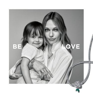 Montrez à maman votre gratitude avec des fleurs qu’elle peut apprécier toute l’année de Pandora. icon